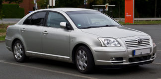 toyota avensis opinie