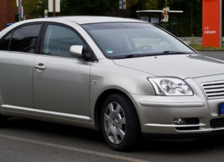 toyota avensis opinie