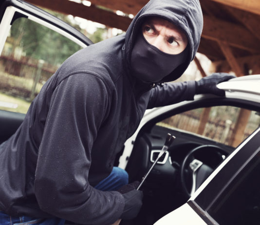 W jaki sposób skutecznie zabezpieczyć samochód przed kradzieżą?